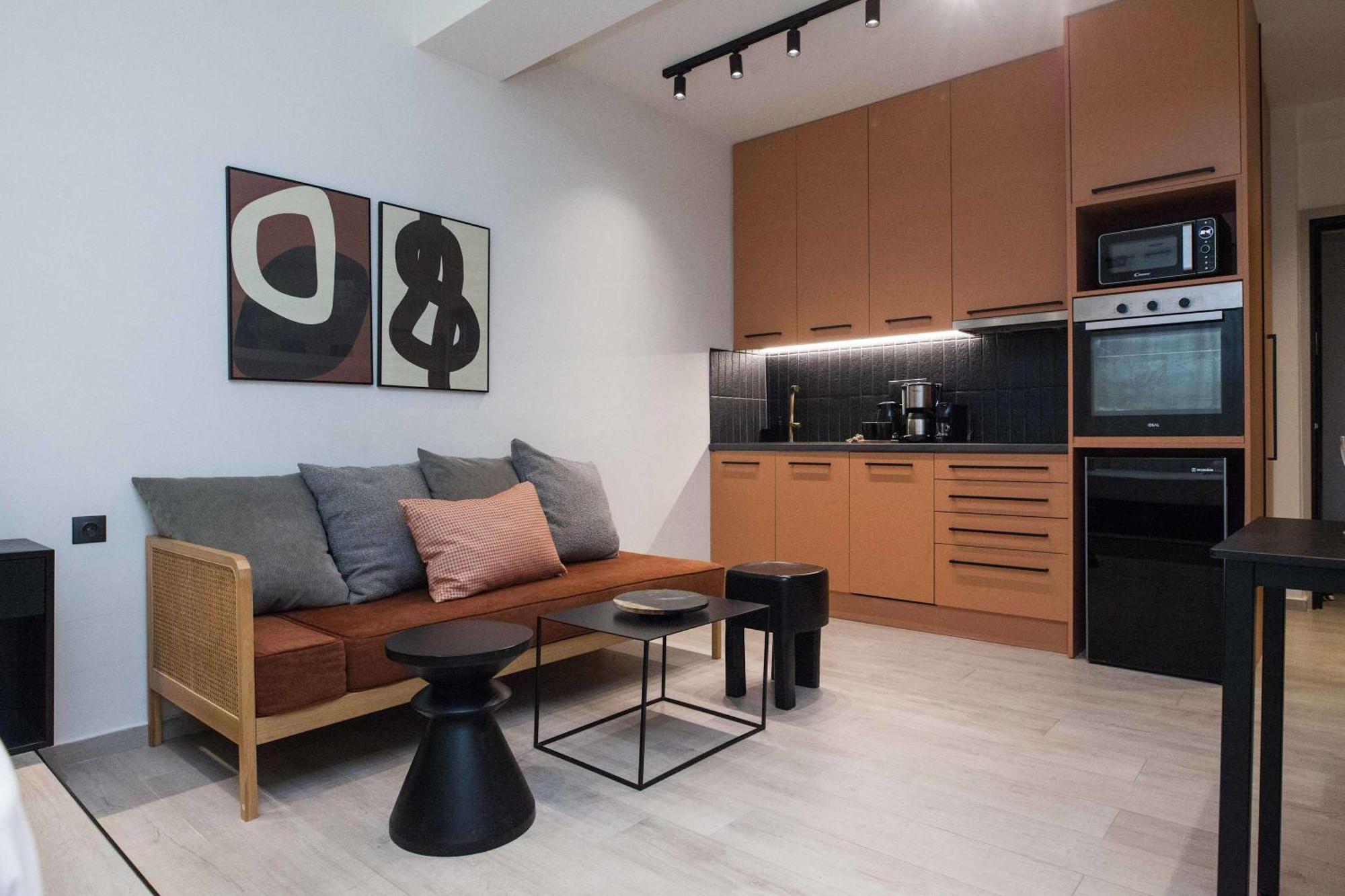 Lovely Brand New Near Victoria Metro * Atene
